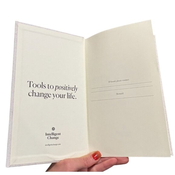 The Five Minute Journal by Intelligent Change in Original Linen - Picture 4 of 4